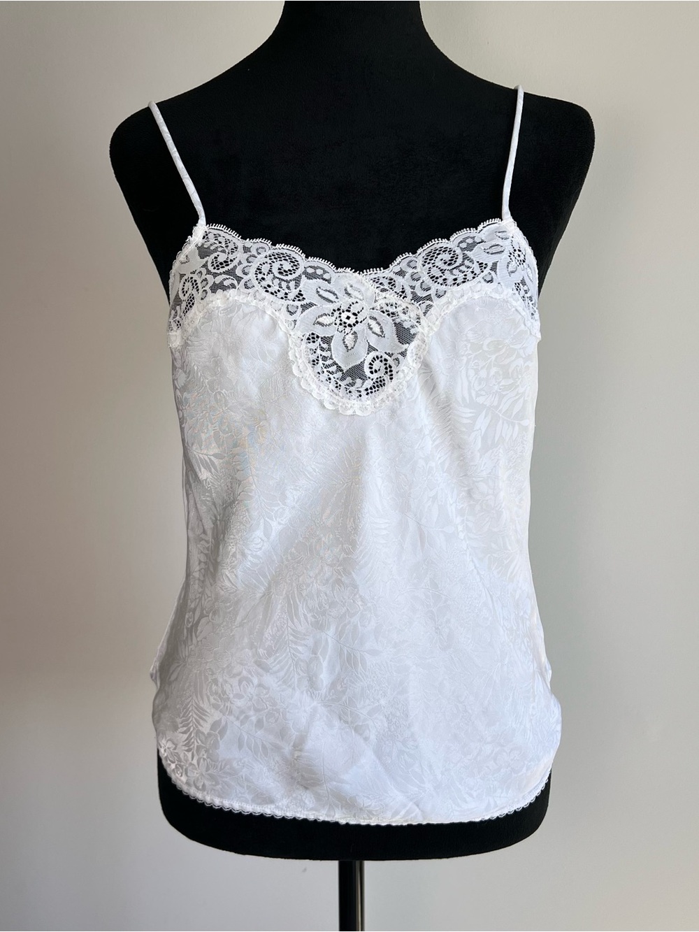 Warner's White Lace-Trim Floral Jacquard Camisole